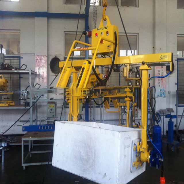 Delivery of Capacity 200kg Vacuum lifter Crucible handling