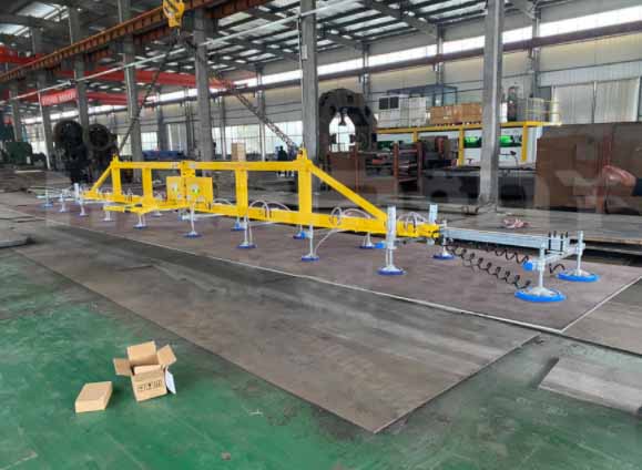 Board small-scale suction crane equipment